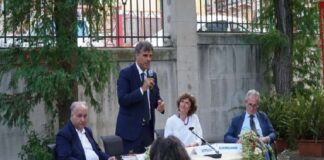 Il Giardino del Dipartimento di Scienze Politiche e Giuridiche di Messina ha ospitato la presentazione del romanzo “La guerra di Nina” di Imma Vitelli, scrittrice e giornalista