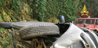 Nella giornata di ieri, poco dopo le ore 15.00, i Vigili del fuoco del Distaccamento di Patti sono intervenuti con Autopompa serbatoio e scout (un mezzo speciale attrezzato) per un incidente stradale autonomo avvenuto sulla strada Statale che porta da San Leonardo a Galbato