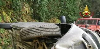 Nella giornata di ieri, poco dopo le ore 15.00, i Vigili del fuoco del Distaccamento di Patti sono intervenuti con Autopompa serbatoio e scout (un mezzo speciale attrezzato) per un incidente stradale autonomo avvenuto sulla strada Statale che porta da San Leonardo a Galbato