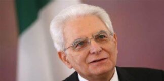 In occasione della visita a Siracusa del Presidente della Repubblica Sergio Mattarella, avvenuto il 19 luglio u.s., un soggetto avolese, di 46 anni, aveva pubblicato sulla pagina Facebook di un quotidiano on-line dei commenti offensivi contro l’inquilino del Quirinale a Roma, arrivando ad istigare i lettori a commettere degli atti di violenza lanciando delle pietre