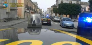 All’esito di mirati accertamenti svolti per reati societari nei confronti dei titolari di una società esercente l’attività di commercializzazione di opere d’arte operante sul territorio nazionale, dichiarata fallita dal Tribunale di Reggio Calabria, i militari del Comando Provinciale della locale Gdf nella mattina odierna hanno dato esecuzione ad un’ordinanza che ha disposto il sequestro preventivo finalizzato alla confisca di € 46.766,28