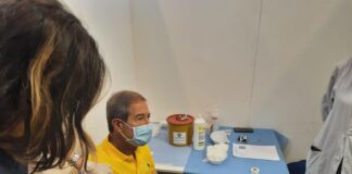 Stamani, alle ore 10, il presidente della Regione Siciliana Nello Musumeci si è recato all’hub vaccinale La Rena di Catania