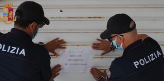 Nell’ambito di servizi mirati della Polizia di Stato per arginare la vendita di bevande alcoliche oltre gli orari consentiti dall’ordinanza sindacale, gli agenti della Polizia Amministrativa del Commissariato San Giovanni, diretto da Antonio Soluri, hanno notificato ad un cittadino del Bangladesh di 36anni il decreto del Questore, ex art. 100 T.U.L.P.S., con conseguente sospensione temporanea della licenza alla vendita per 5 giorni