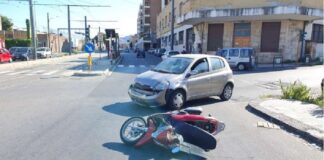 Oggi pomeriggio…, verso le ore 16.45 nello stesso punto dove 7 giorni fa è deceduto il 20enne Kevin Costantino… si è verificato un nuovo incidente in via Bonino a Messina