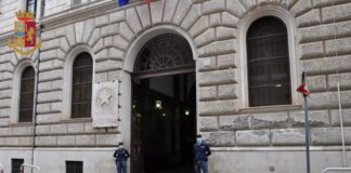 Sono state identificate e denunciate…, dagli agenti della Polizia di Stato le due ragazze responsabili di aggressione percosse e minacce nei confronti di tre coetanee a Campo de’ Fiori