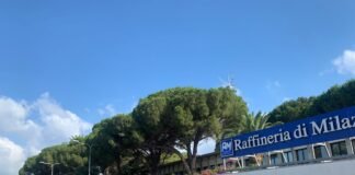 Questa mattina…, all’esterno della Raffineria Mediterranea di Milazzo si è tenuta una assemblea