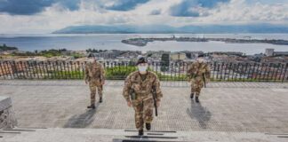 Una pattuglia del Raggruppamento Sicilia Orientale, su base 24° Reggimento Artiglieria Terrestre “Peloritani”, impiegata nell’ambito dell’operazione “Strade Sicure”, ha soccorso un giovane che manifestava intenzioni suicida in una delle strade principali di Messina