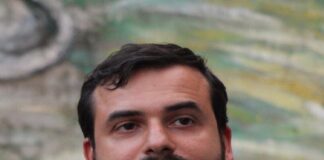 “Se qualcuno domani arrecherà disagi alla circolazione ferroviaria bloccando le stazioni, andrà incontro ad una denuncia per interruzione di pubblico servizio”