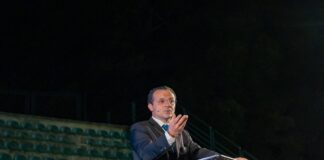 Dopo la avvenuta presentazione dell’interrogazione parlamentare al Ministro dell’Interno (nella quale si chiede la rimozione, ai sensi dell’articolo 142 del testo unico delle leggi sull’ordinamento degli enti locali, del Sindaco di Messina Cateno De Luca) da parte del Governo, presentata dall’On. Pietro Navarra e dei parlamentari siciliani del PD Raciti, Miceli e Cappellani, il Primo Cittadino affida ad una nota, indirizzata al Presidente della Repubblica, al Presidente del Consiglio dei Ministri, al Ministro dell’Interno ed al Prefetto di Messina, che pubblichiamo integralmente, la sua replica