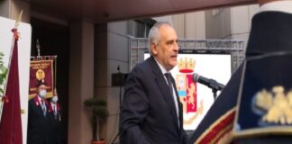 Cosenza: sono stati inaugurati ieri pomeriggio, rispettivamente nella sede della Questura ed a Diamante, il monumento ai caduti nella prima circostanza ed il Murales del commissario Mascherpa durante il secondo evento