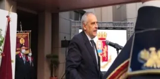 Cosenza: sono stati inaugurati ieri pomeriggio, rispettivamente nella sede della Questura ed a Diamante, il monumento ai caduti nella prima circostanza ed il Murales del commissario Mascherpa durante il secondo evento