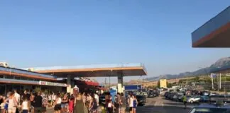 Due bambini di 13 e 11 anni originari di Somma Vesuviana, sono svenuti ieri…, nell’area di servizio di Frascineto sull’Autostrada del Mediterraneo A2