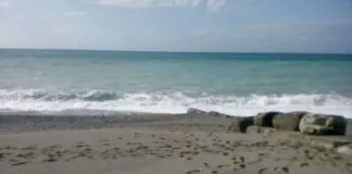 Ecco il pensiero del primo cittadino di Paola (Cs), dopo il decesso accaduto lunedì 16 agosto sull’arenile della cittadina calabrese dove ha perso la vita il Carabiniere Antonio Carbone (originario del luogo ma da tempo trasferitosi a Torino) colto da un ictus a seguito di una lite con un bagnante