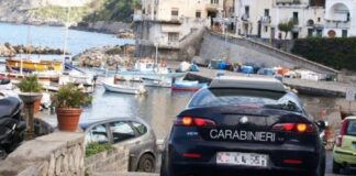 Due nonni di Procida, in altrettanti distinti momenti, si sono insospettiti quando hanno ricevuto la telefonata di una persona che si è presentata come un loro familiare