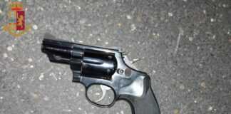 Gli agenti della Polizia di Stato di Roma, sono intervenuti tempestivamente la notte scorsa in via Cervinara per una segnalazione di persona armata di pistola