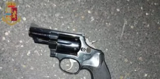 Gli agenti della Polizia di Stato di Roma, sono intervenuti tempestivamente la notte scorsa in via Cervinara per una segnalazione di persona armata di pistola