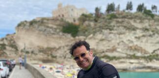 “Questo il volto di Silvestro Romeo, 52 anni, aveva tanti sogni e belle speranze che, in pochi attimi, sono svaniti via per sempre nell’ennesimo incidente mortale sul famigerato asfalto della Strada Statale 106…”