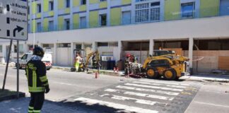 Oggi intorno alle ore 12:00, la via Garibaldi a Messina è stata chiusa all’altezza del Palazzo dell’Inail a causa di una fuga di gas dovuta alla rottura di alcuni tubi dedicati al trasporto del prezioso liquido
