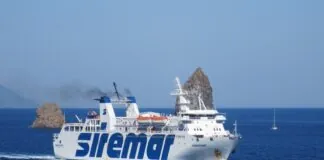 Il traghetto “Sansovino”, che collega Porto Empedocle con Lampedusa e Linosa, è rimasto ieri sera all’ancora perché un membro dell’equipaggio è risultato positivo al Covid-19
