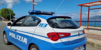 Sabato scorso, nell’ambito dei servizi di controllo straordinario del territorio, volti al rispetto della normativa anti-Covid e alla prevenzione di episodi di illegalità legati al consumo smodato di alcool o all’uso di sostanze stupefacenti, pianificati dal locale Ufficio Territoriale del Governo in sede di Riunione Tecnica di Coordinamento e predisposti con ordinanza del #Questore di #Messina, personale della #PoliziadiStato, insieme all’Arma dei #Carabinieri, alla #GuardiadiFinanza ed alla #PoliziaLocale, è intervenuto in località Tono