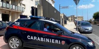 I magistrati della Procura della Repubblica di Caltagirone hanno disposto il fermo della madre di un 14enne tetraplegico trovato morto nel letto della sua abitazione