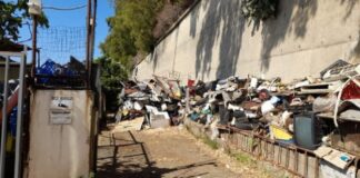 Gli agenti della Polizia locale (sezione Ambientale di Messina) hanno sequestrato questa mattina nella Zona sud della città un’area demaniale di 500 metri quadrati destinata ad attività di raccolta rifiuti, parte dei quali venduti come rottami metallici