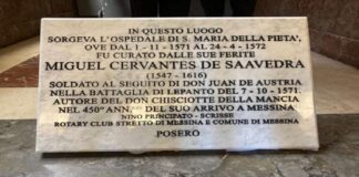 In attesa di essere collocata presso il Tribunale di Messina, ove sorgeva il Grande Ospedale in cui fu ricoverato Miguel De Cervantes Saavedra, al ritorno dalla Battaglia di Lepanto il 2 novembre 1571, è stata donata dal Rotary Club Stretto di Messina al Comune la targa marmorea in ricordo delle cure ricevute dall’autore del Don Chisciotte