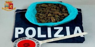 Agenti della Squadra Mobile, nell’ambito dei quotidiani e specifici controlli finalizzati alla repressione dello spaccio e del consumo di sostanze stupefacenti nelle cosiddette piazze dello spaccio siracusane, hanno arrestato un giovane di 26 anni