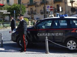 Non avrebbe accettato la fine della loro relazione, né il nuovo rapporto dell’ex compagno con un’altra donna…, al punto da minacciare e tentare di travolgerlo con la propria auto