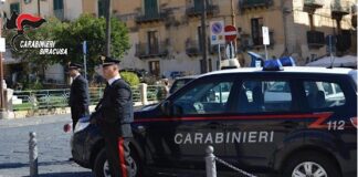 Non avrebbe accettato la fine della loro relazione, né il nuovo rapporto dell’ex compagno con un’altra donna…, al punto da minacciare e tentare di travolgerlo con la propria auto