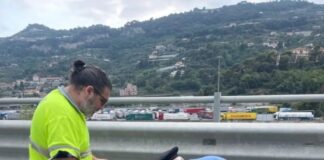 A Ventimiglia…, nelle scorse ore è stato ritrovato un cane che vagava su un cavalcavia