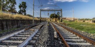 Inquietante ritrovamento, questa mattina, sui binari della tratta ferroviaria Militello-Catania, al chilometro 275