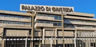 “Una vera e propria tratta di esseri umani, decine di donne moldave ridotte in stato di servitu’ che, solo negli ultimi mesi, sono state trasferite da un’associazione criminale in Basilicata, per svolgere il ruolo di badanti”