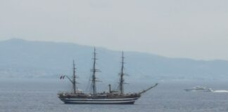 La Nave Scuola Amerigo Vespucci, interamente costruita e allestita presso il Regio Cantiere Navale di Castellamare di Stabia, oggi ha solcato le acque dello Stretto di Messina