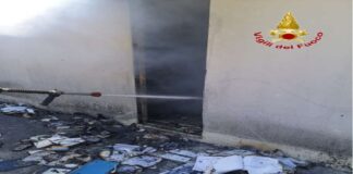 Verso le odierne ore 11.00, i componenti della squadra 2a dei vigili del fuoco del Comando di Messina sono intervenuti per l’avvenuta segnalazione di un incendio che stava sviluppandosi presso gli archivi della ex Scuola I.T.I.S. Guglielmo Marconi in rione Santa Chiara della suddetta Città