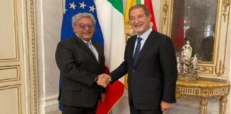 Cerimonia di commiato, breve e sobria, stamane, a Palazzo Orleans, con il presidente della Regione Nello Musumeci che ha salutato, nella Sala degli specchi, il sovrintendente capo coordinatore della Polizia di Stato Rosario Agnello