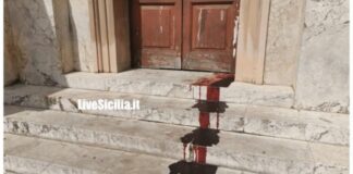 Gli investigatori che stanno indagando sul decesso della 68enne Concetta Gioè, l’anziana senza tetto trovata morta stamane sul sagrato della chiesa di Santa Caterina, nel centro di Messina, avrebbero già individuato una persona sospettata dell’uccisione