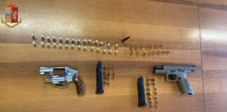 Roma…, per alcune pistole rinvenute sotto il materasso: è stato arrestato un 49enne