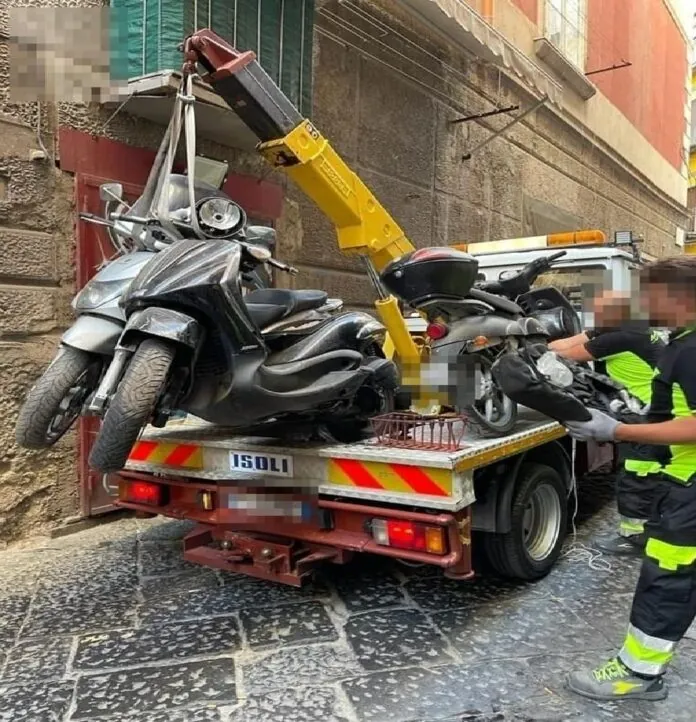 sequestro motorini Napoli