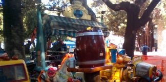 Dopo un sopralluogo effettuato ieri, questa mattina è iniziata la demolizione dei Chioschi esistenti all’interno della villa Mazzini (situata a Messina all’incrocio tra il corso Cavour ed il viale Boccetta)