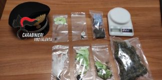 Nell’ambito di una serie di controlli antidroga predisposti su tutto il territorio con la supervisione della Procura della Repubblica guidata da Camillo Falvo i Carabinieri delle Stazioni di Arena e Soriano, hanno arrestato, ad Acquaro, due persone