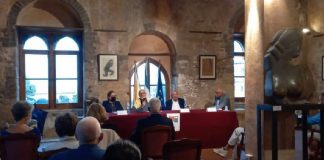 Nella cornice di prestigio del palazzo dei duchi di Santo Stefano a Taormina e stato ieri presentato il volume di Marcello Saija che ricostruisce un omicidio di stato ai danni dell’on Luigi Fulci deputato e poi ministro dei due governi Facta nel 1922