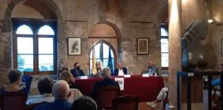 Nella cornice di prestigio del palazzo dei duchi di Santo Stefano a Taormina e stato ieri presentato il volume di Marcello Saija che ricostruisce un omicidio di stato ai danni dell’on Luigi Fulci deputato e poi ministro dei due governi Facta nel 1922