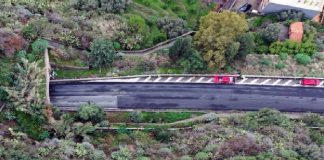 A seguito delle intense precipitazioni registrate nelle scorse ore in Sicilia, un masso di considerevoli dimensioni (del peso di circa una tonnellata) si è riversato su una carreggiata dell’autostrada A18 Messina Catania, al km. 10,800