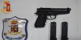 Nel corso di predisposti servizi di Polizia, finalizzati al contrasto della criminalità, agenti della Squadra Mobile di Siracusa hanno arrestato un uomo di 33 anni, conosciuto alle forze di Polizia, perché già sottoposto alla misura cautelare degli arresti domiciliari e una donna di 36 anni, di nazionalità polacca