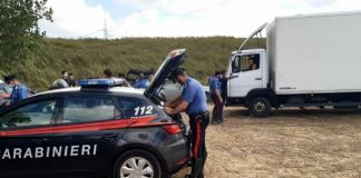 Si sono dati appuntamento in un campo di via Giuseppe Lopez, nel quartiere Magliana, per iniziare una festa abusiva