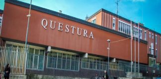 Nel pomeriggio di ieri, i poliziotti della Squadra Mobile della Questura di Enna hanno notificato a un uomo di 61 anni un divieto di avvicinamento ai luoghi abitualmente frequentati da una giovane, in quanto indagato per aver commesso in danno di quest’ultima il reato di violenza sessuale aggravato dall’abuso di relazione d’ufficio