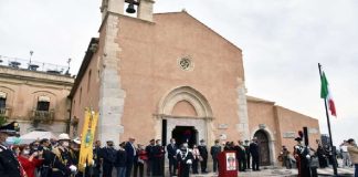 Questa mattina, nel suggestivo scenario Taorminese si è svolta la cerimonia per commemorare la traslazione del Milite Ignoto, avvenuta cent’anni fa, il 4 novembre 1921 nel Sacello dell’Altare della Patria a Roma