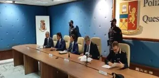 Alle prime ore di oggi, a conclusione di complesse e articolate indagini coordinate dalla Direzione Distrettuale Antimafia della Procura della Repubblica di Reggio Calabria, gli investigatori della Squadra Mobile reggina, con il coordinamento del Servizio Centrale Operativo e con il supporto di equipaggi del Reparto Prevenzione Crimine e di personale di altre Squadre Mobili del territorio nazionale, hanno eseguito 36 ordinanze di arresto e eseguito il sequestro preventivo di 2 società , 4 terreni e rapporti bancari e finanziari