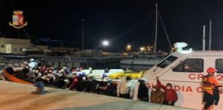 Sbarcati 602 migranti in tre distinti eventi, arrestati due egiziani già destinatari di provvedimento di espulsione e fermati altri 3 presunti #scafisti